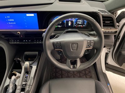 2025 Toyota CROWN ESTATE photo 2