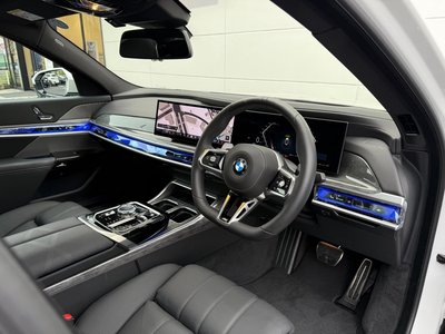 2025 BMW 7 SERIES photo 6
