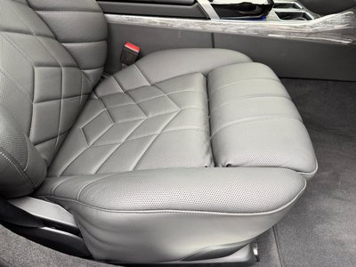 2025 BMW 7 SERIES photo 9