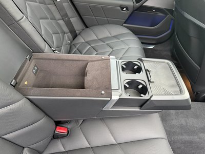 2025 BMW 7 SERIES photo 13