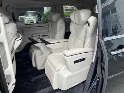 2025 Lexus LM thumbnail 36
