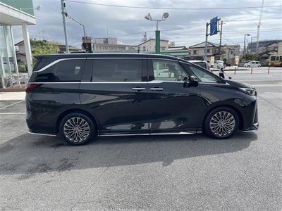 2025 Lexus LM photo 8