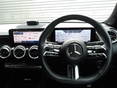 2025 Mercedes-BENZ GLB thumbnail 34