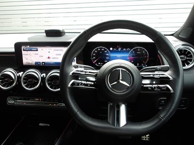 2025 Mercedes-BENZ GLB thumbnail 35