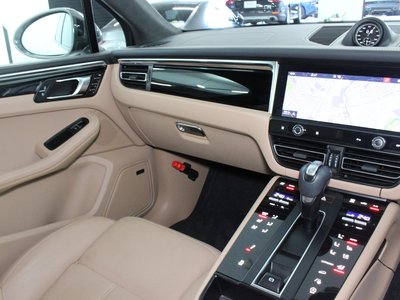 2022 Porsche MACAN photo 37
