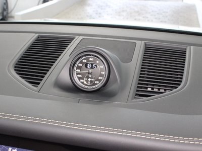 2022 Porsche MACAN photo 40