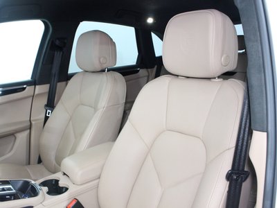 2022 Porsche MACAN photo 38