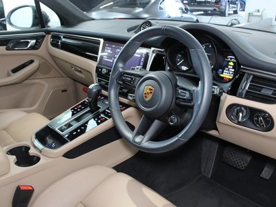 2022 Porsche MACAN photo 13