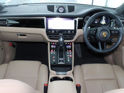 2022 Porsche MACAN photo 17