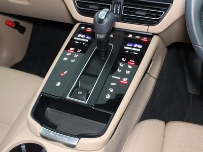 2022 Porsche MACAN photo 22