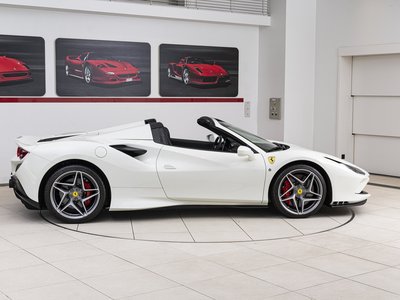 صورة 5 لـ 2021 Ferrari F8 SPIDER