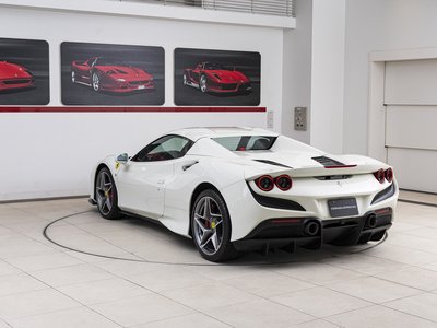 صورة 12 لـ 2021 Ferrari F8 SPIDER