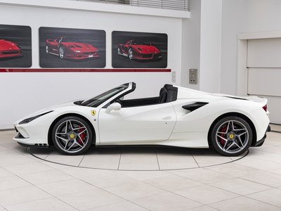 صورة 9 لـ 2021 Ferrari F8 SPIDER