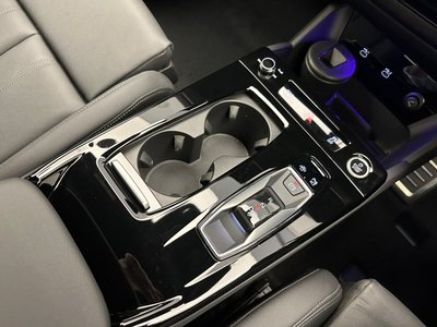 صورة 22 لـ 2025 AUDI Q6 E-TRON