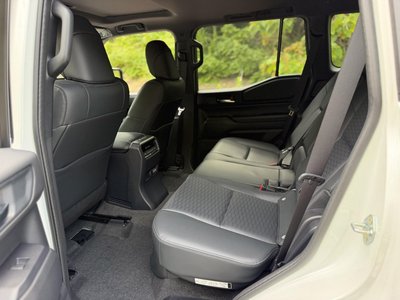 صورة 40 لـ 2025 Toyota LAND CRUISER 250