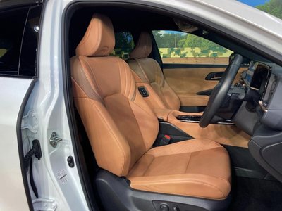 2025 Toyota CROWN SPORT photo 8
