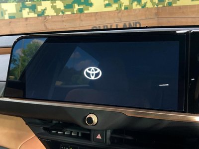 2025 Toyota CROWN SPORT photo 3