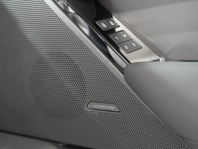 2025 LAND Rover RANGE ROVER VELAR photo 5