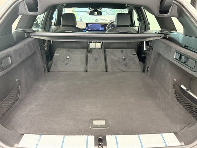 2025 BMW 5 SERIES TOURING — миниатюра 24