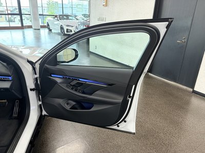 2025 BMW 5 SERIES TOURING — миниатюра 30