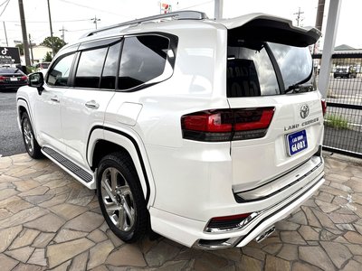2023 Toyota LAND CRUISER 300 photo 9