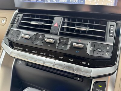 2023 Toyota LAND CRUISER 300 thumbnail 29