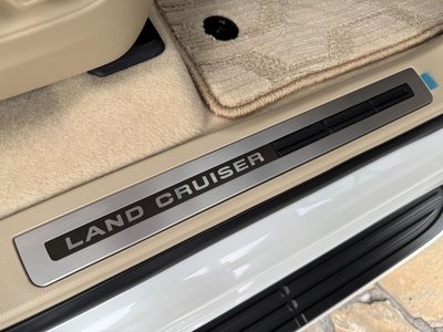 2023 Toyota LAND CRUISER 300 thumbnail 24