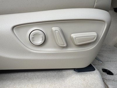 2023 Toyota LAND CRUISER 300 thumbnail 23
