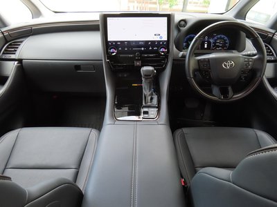2025 Toyota ALPHARD — фото 3