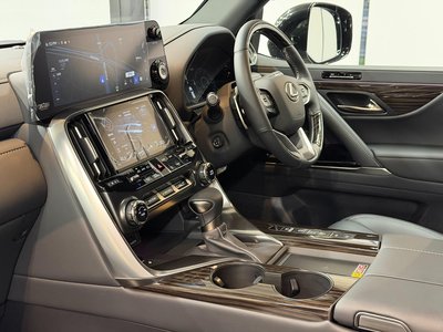2025 Lexus LX thumbnail 49