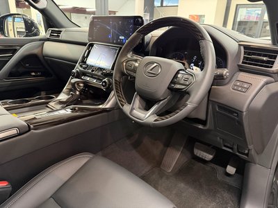 2025 Lexus LX thumbnail 25
