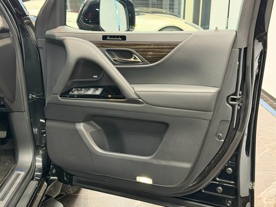 2025 Lexus LX thumbnail 21