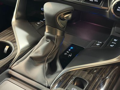 2025 Lexus LX thumbnail 38