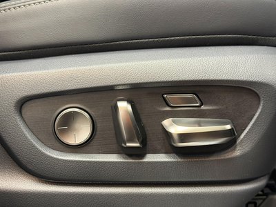 2025 Lexus LX thumbnail 26