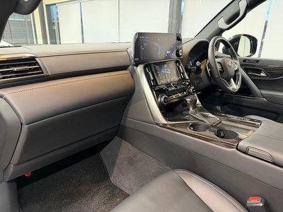 2025 Lexus LX thumbnail 47