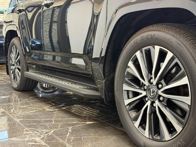2025 Lexus LX photo 4