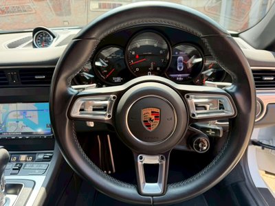 2017 Porsche 911 thumbnail 25