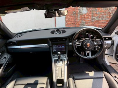 2017 Porsche 911 thumbnail 48