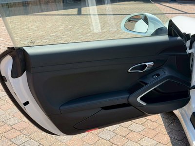 2017 Porsche 911 thumbnail 36