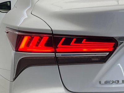2017 Lexus LS thumbnail 34