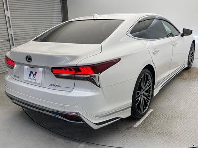 2017 Lexus LS thumbnail 18