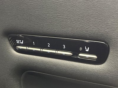 2017 Lexus LS thumbnail 51