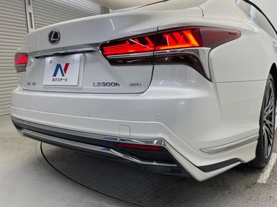 2017 Lexus LS thumbnail 36