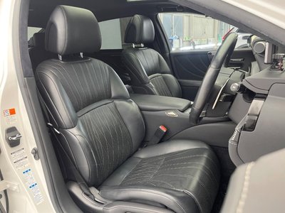 2017 Lexus LS photo 13