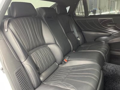 2017 Lexus LS photo 14