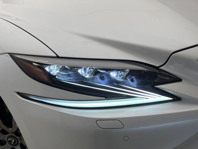 2017 Lexus LS thumbnail 23