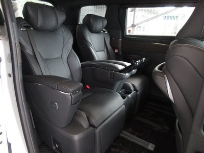 2023 Toyota ALPHARD — фото 10