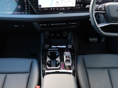 صورة 38 لـ 2025 AUDI A6 AVANT E-TRON