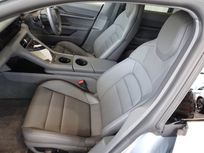 2021 Porsche TAYCAN 照片 18