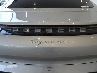 2021 Porsche TAYCAN 照片 9